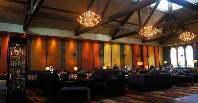 Opulent Cocktail and Cigar Lounge