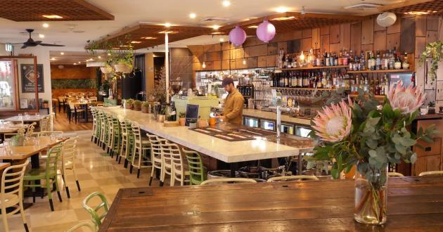 Henry's Restaurant & Bar