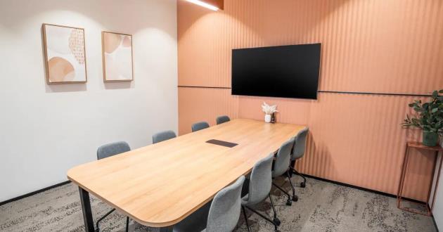 8 Person Meeting Room | Deep Creek Meeting Room