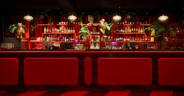 Club Room & Main Bar