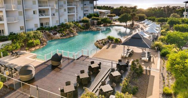Mantra Pooldeck