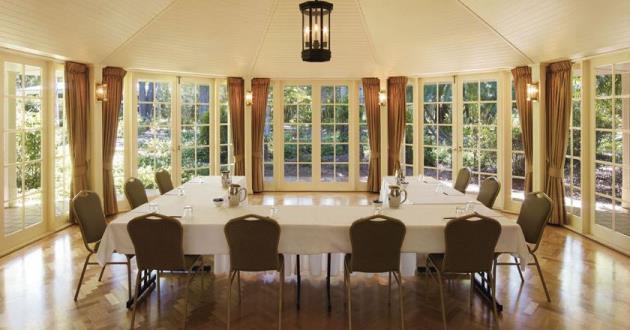 Royal Garden Lounge