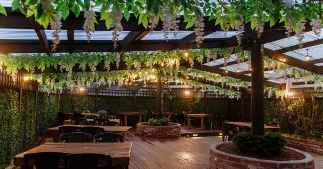 Exclusive Venue Hire With A Garden, All-in-One Convenience 