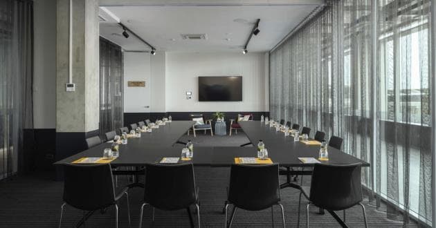 Hudson Fysh & Thomas Baker