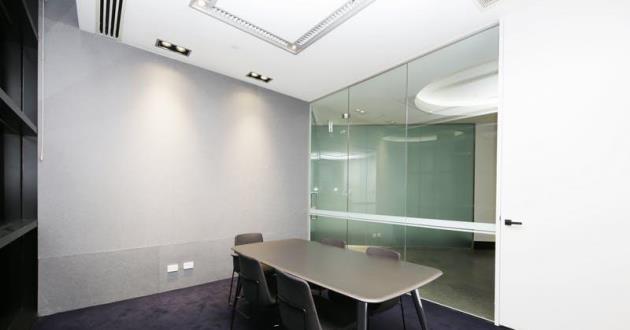 6 Person Meeting Room in Chadstone