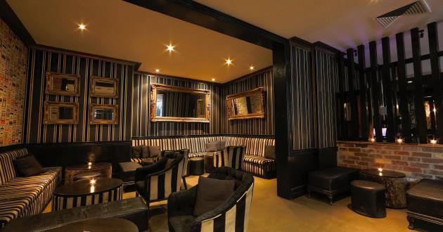  Feather Lounge