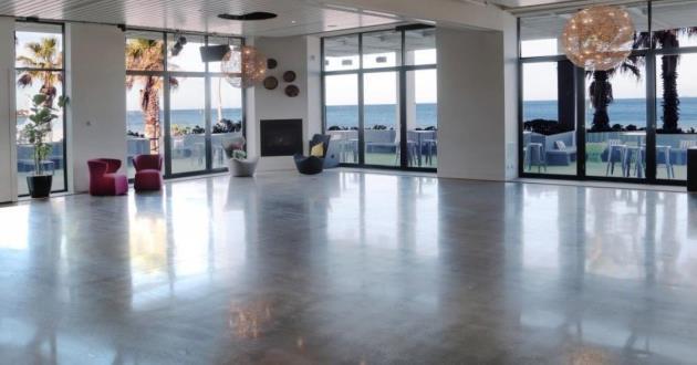 Light & Versitile Waterfront Bay View Rooms