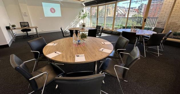 Standard Meeting Room