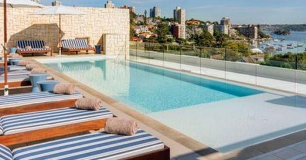 Rooftop Pool & Lounge