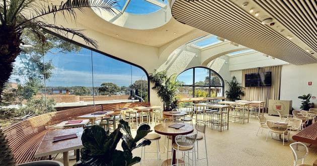 Corner Terrace & Lounge