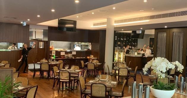Dining Room & Bar