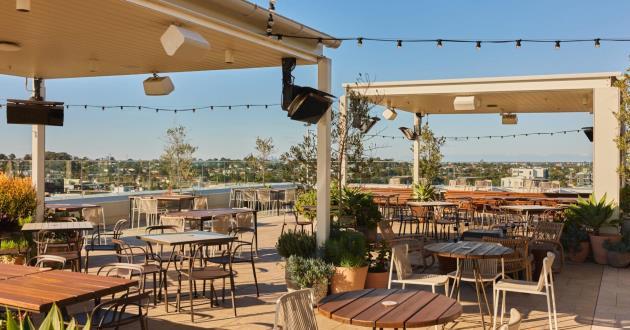 Lady Banks Rooftop Full Venue