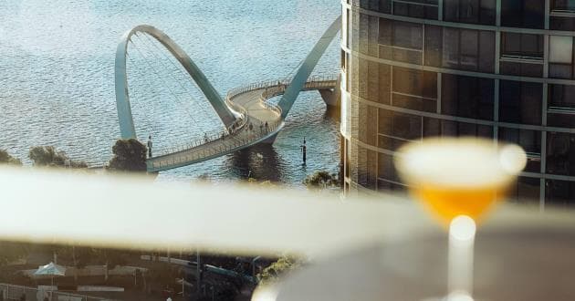 18 Knots Rooftop Bar - Fireplace Lounge & Balcony