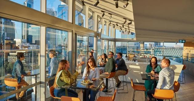18 Knots Rooftop Bar - Balcony
