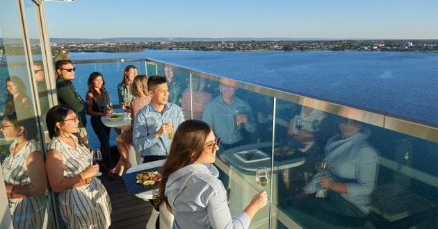 18 Knots Rooftop Bar - Balcony