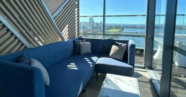 18 Knots Rooftop Bar - South Lounge