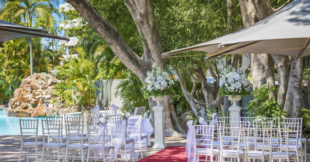 small-wedding-brisbane-poolside